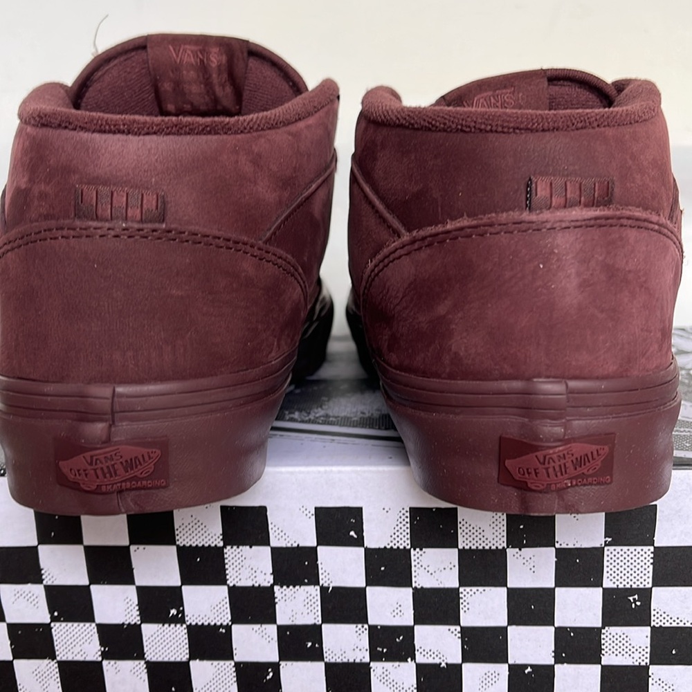 Vans Men’s Skate Half Cab
Mono Chocolate
VNDASFCDCHC
Sneakers - Picture 14 of 16